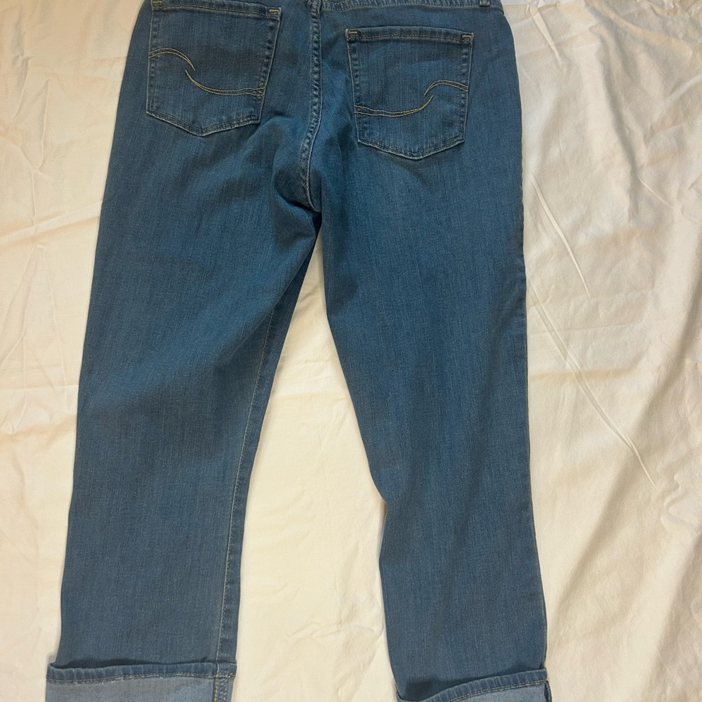 Signature by Levi Strauss Mid-Rise Capri Jeans - EUC - Picture 6 of 6